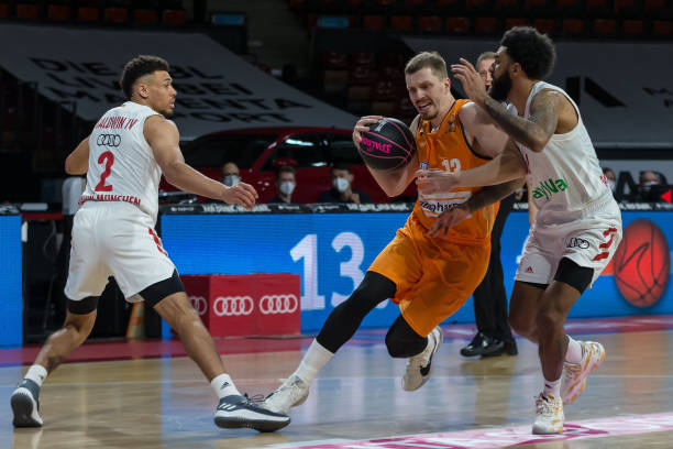 他在巴黎和 他在巴黎和