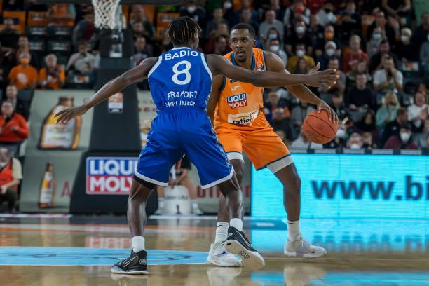 身高约2米 身高约2米